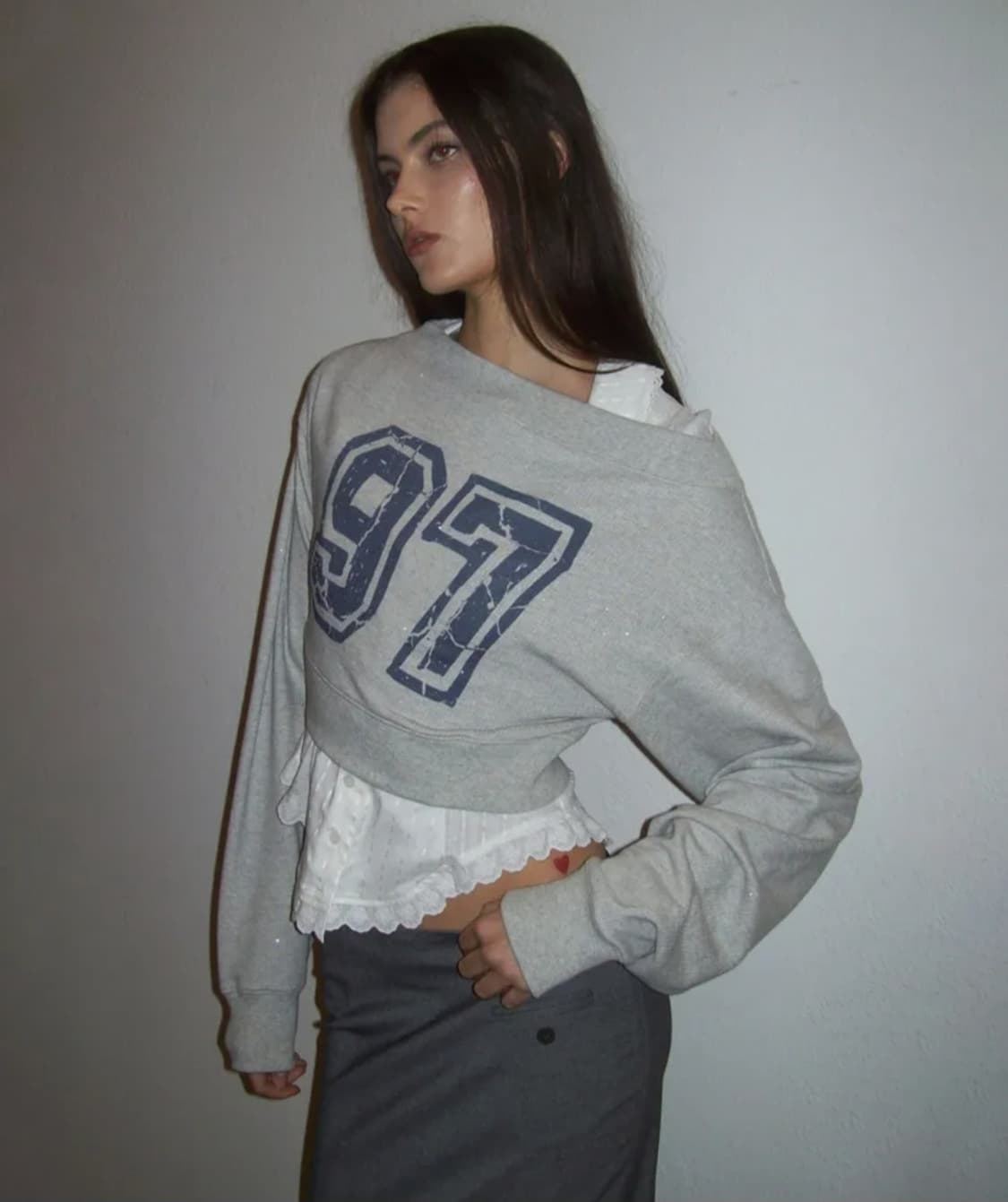 SCULPTOR 97 OFF SHOULDER CROP SWEATSHIRT MELANGE GREY
