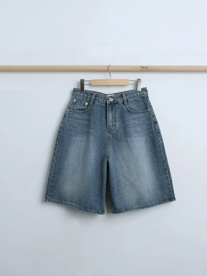 Old vintage bermuda jeans