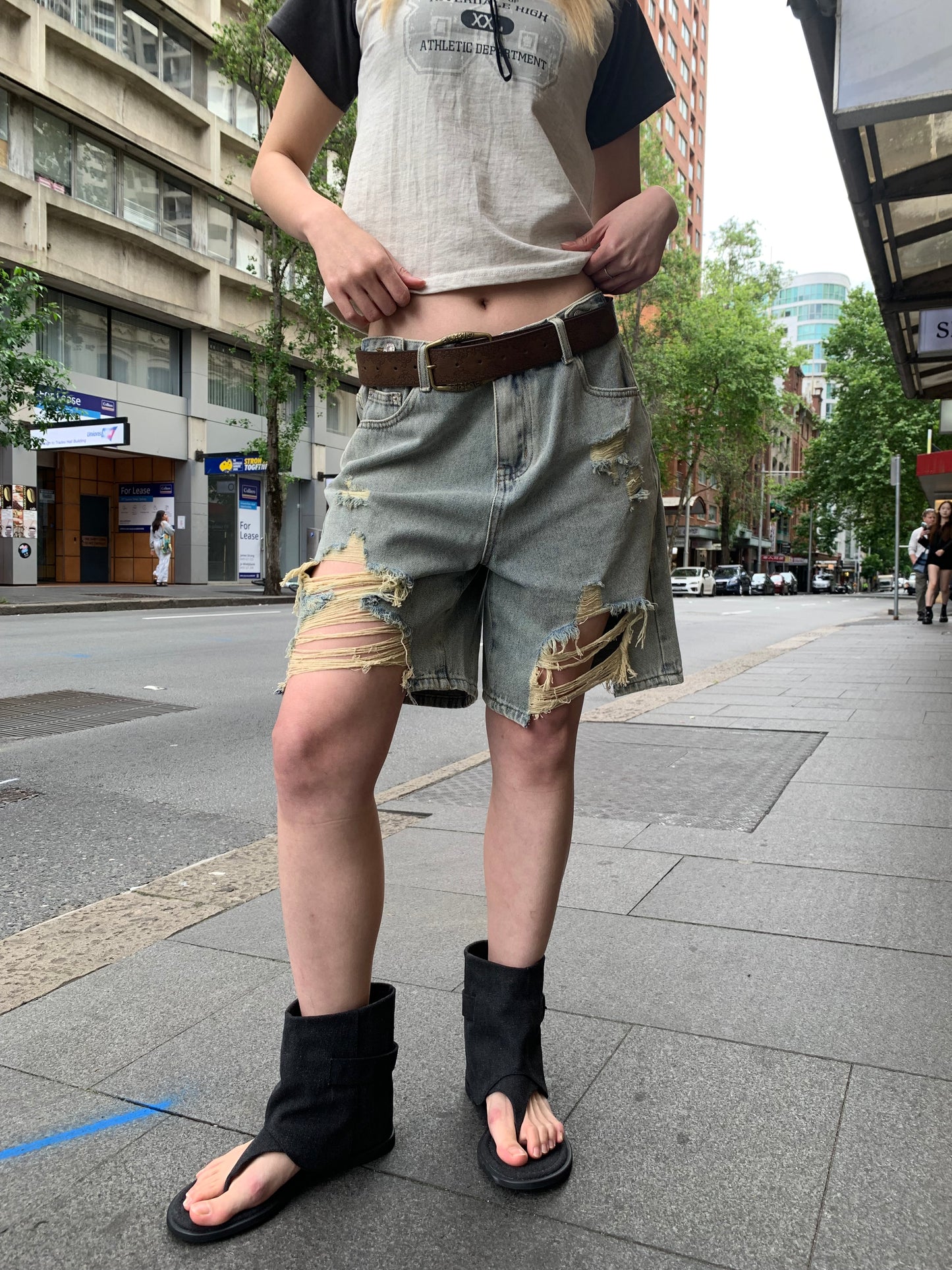 Vintage ripped bermuda jeans