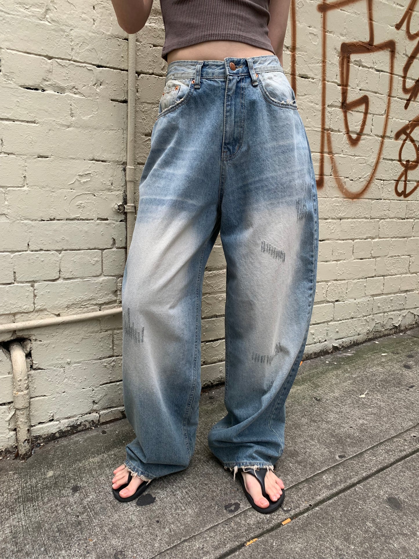 Scratch wide jeans