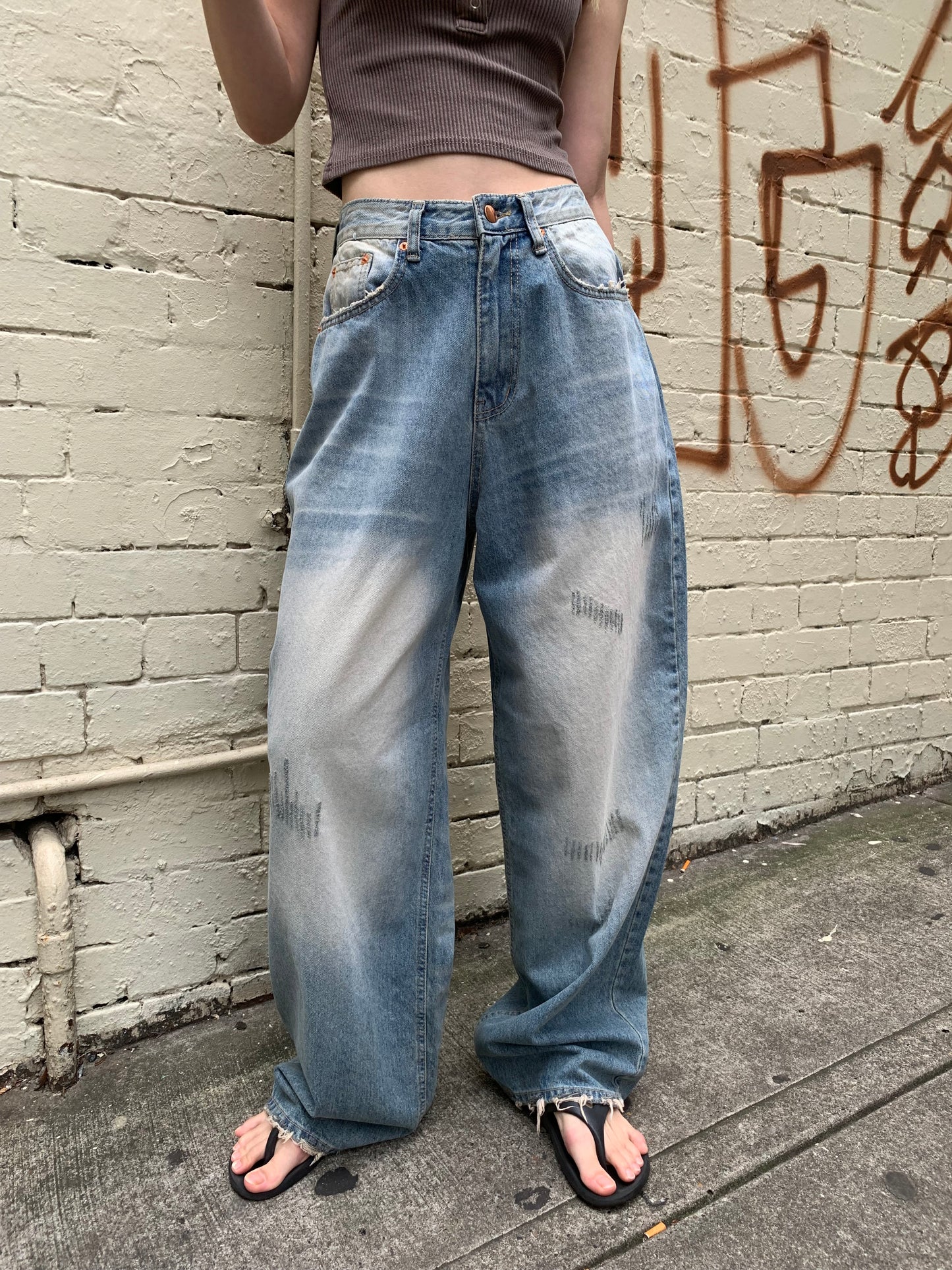 Scratch wide jeans