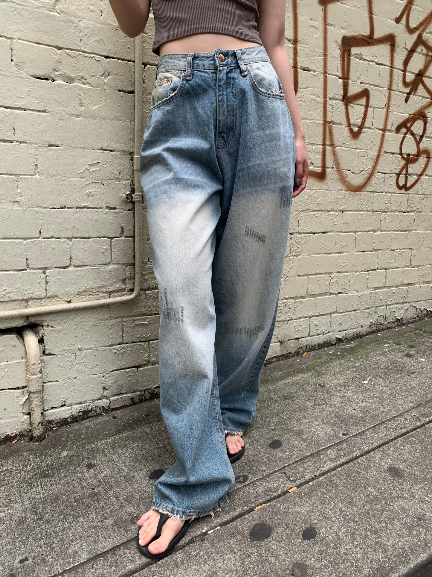 Scratch wide jeans