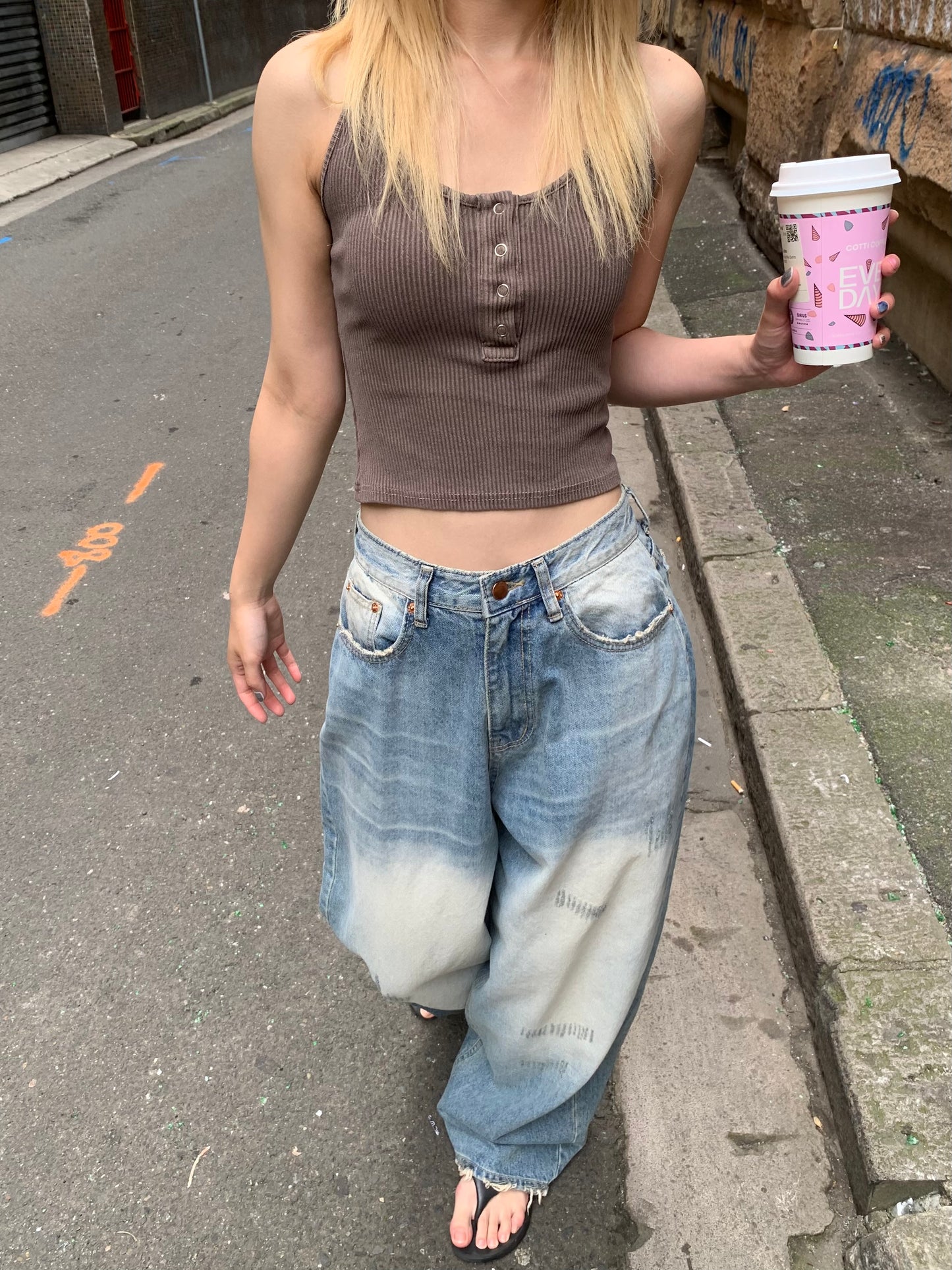 Scratch wide jeans