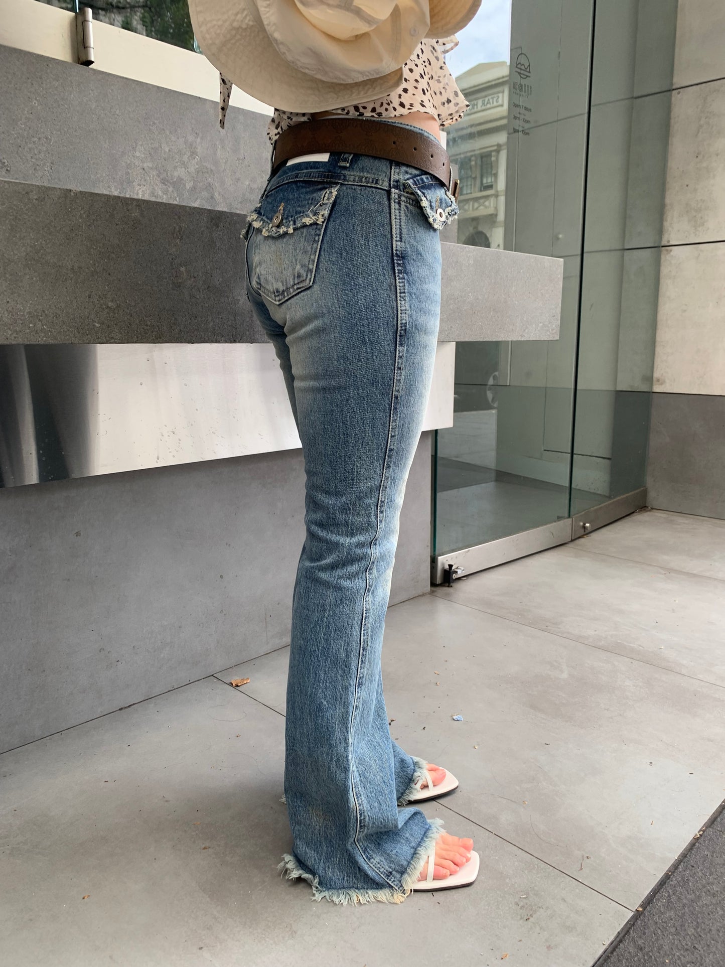 Back pocket low-waist jeans