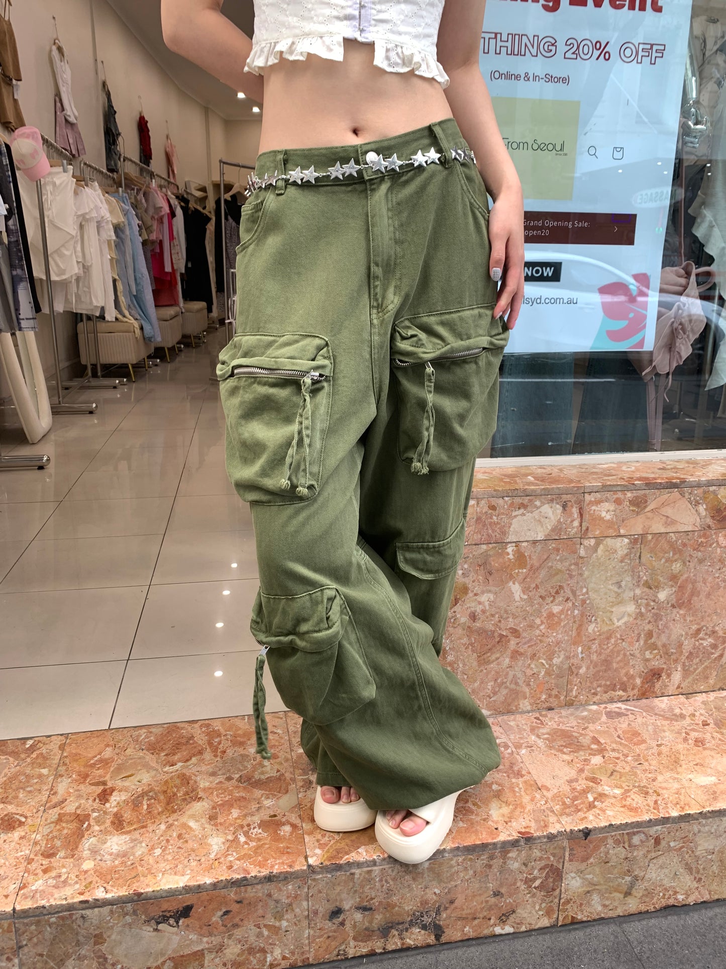 Pocket details pants