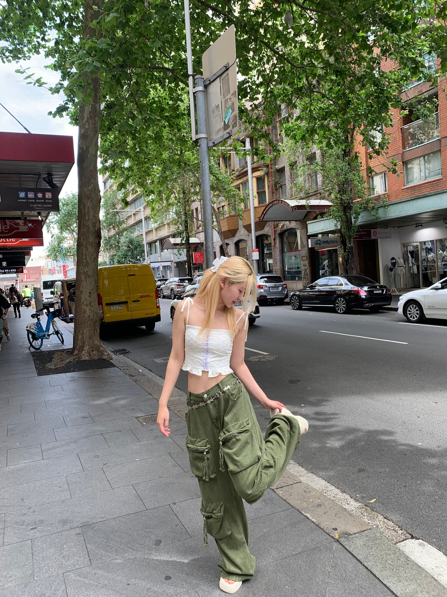 Pocket details pants