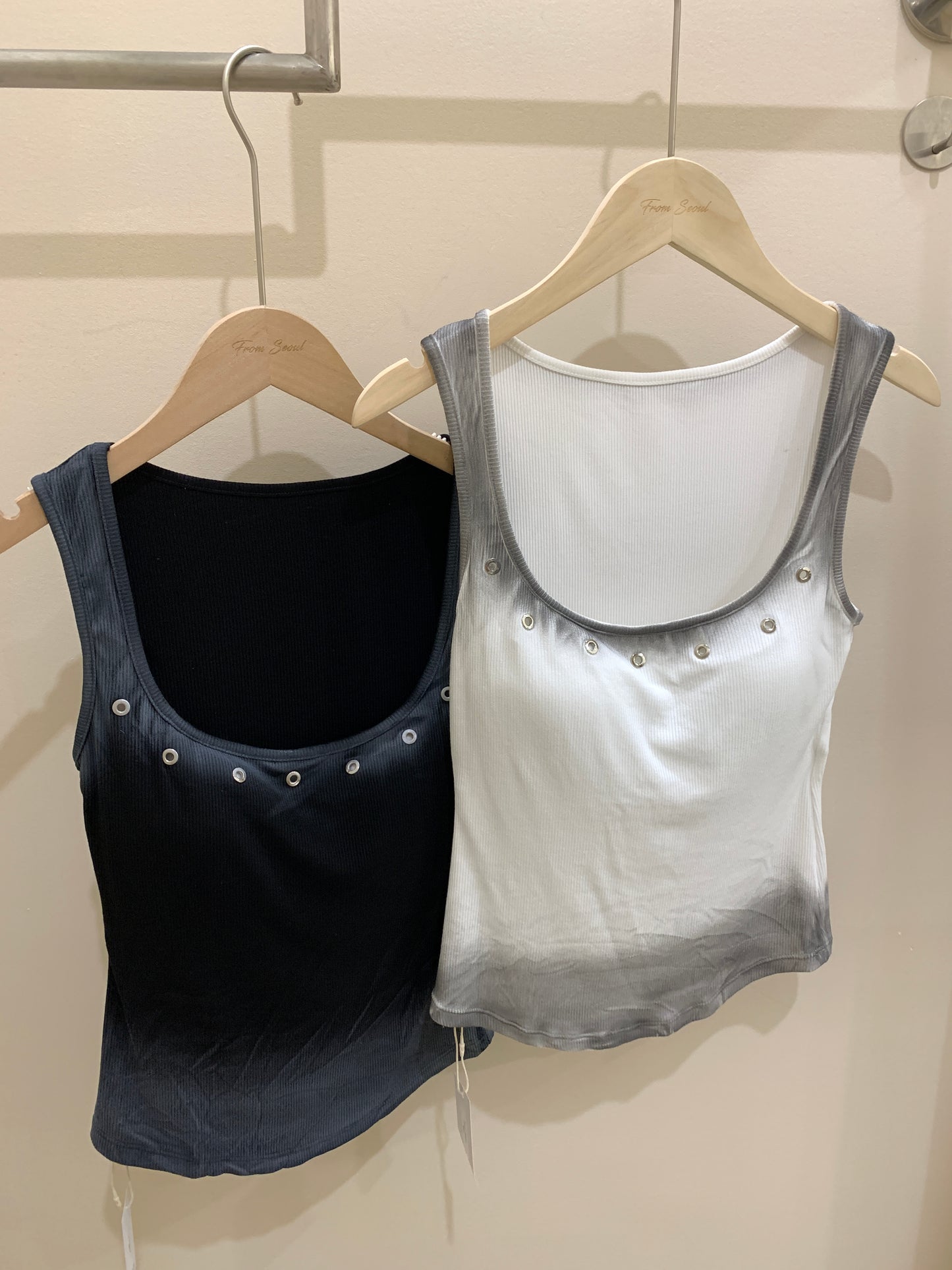 Grunge washing sleeveless