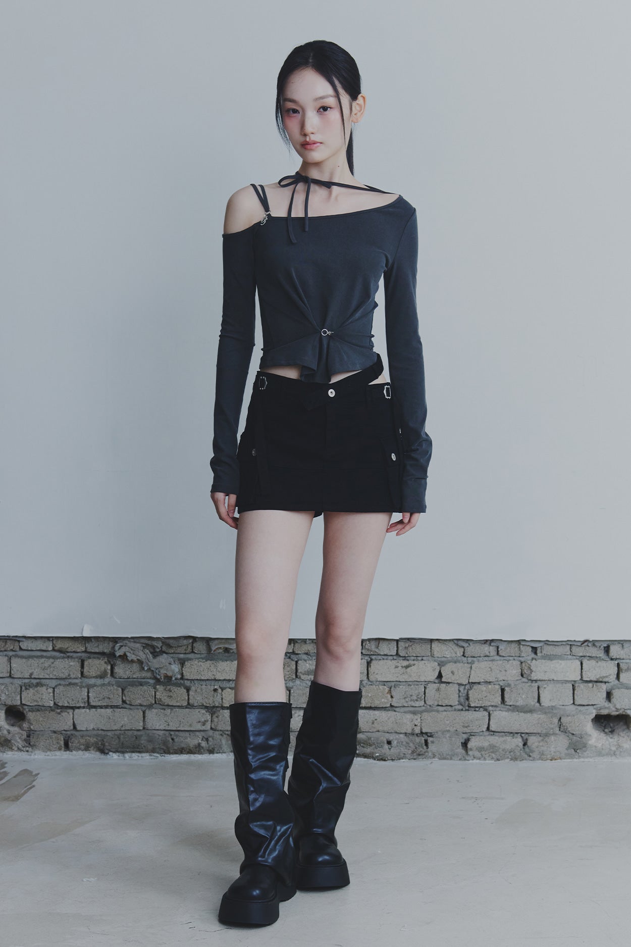 PAINORPLEASURE ROBY HOOK LONG SLEEVE CHARCOAL