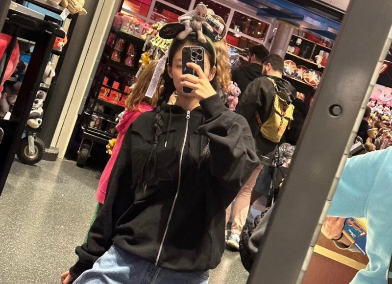 YOUHEE RIBBON HOOD ZIP-UP BLACK [JENNIE WEARS]