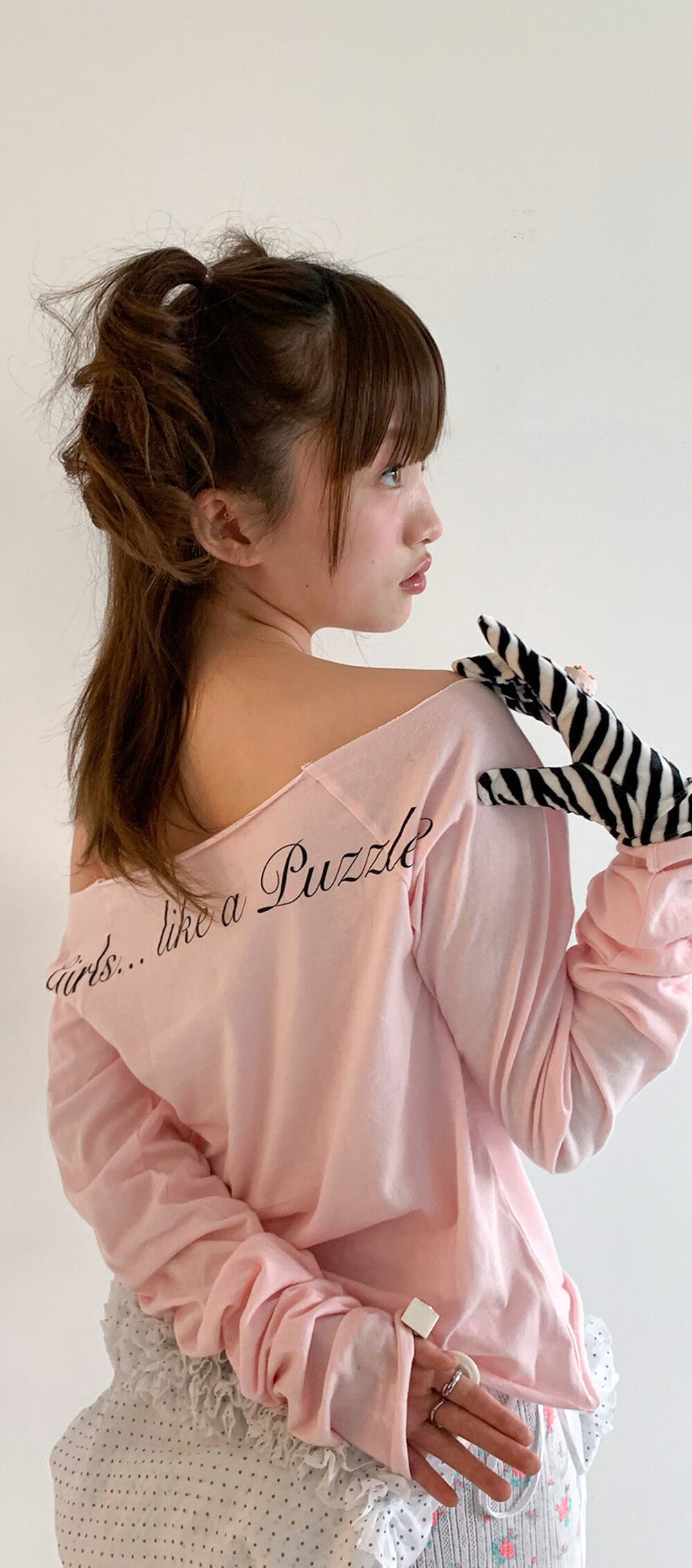 FAERIE CROSS HEART CUT OFF T SHIRT CREAM/PINK/BROWN [ILLIT WEARS]