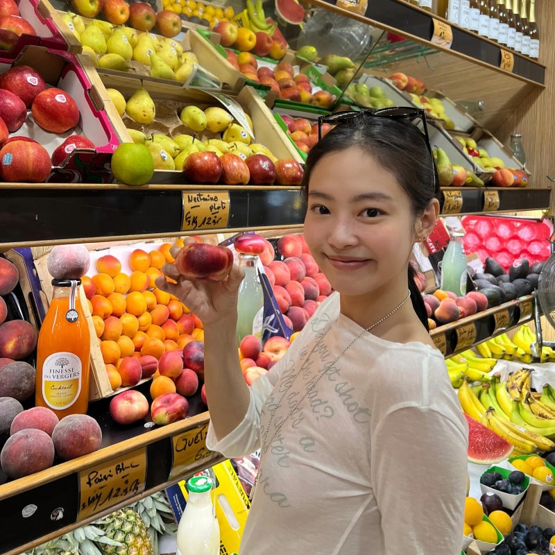 GILAARCHIVE LETTERING SHEER LONG SLEEVE WHITE [JENNIE WEARS]