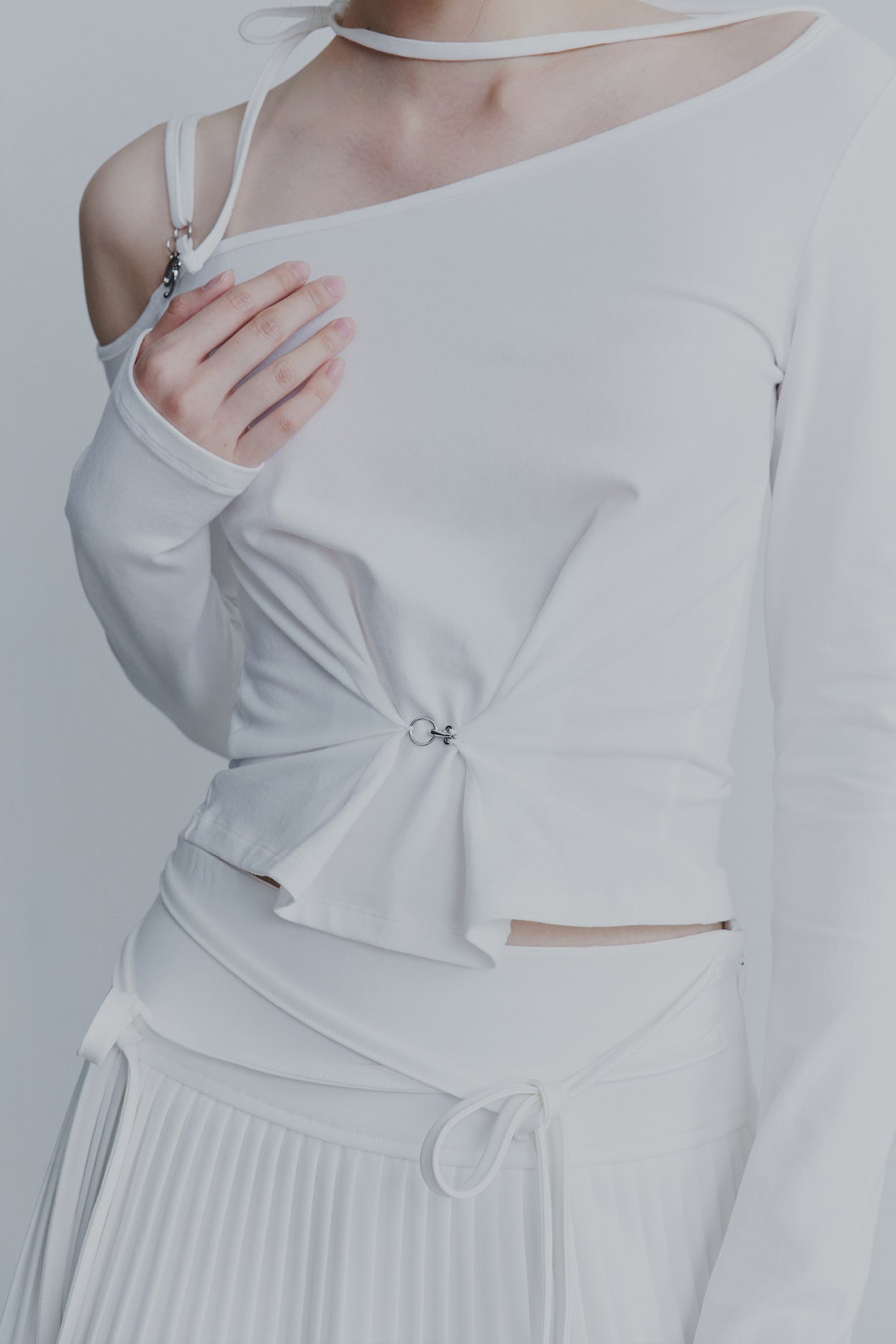 PAINORPLEASURE ROBY HOOK LONG SLEEVE WHITE