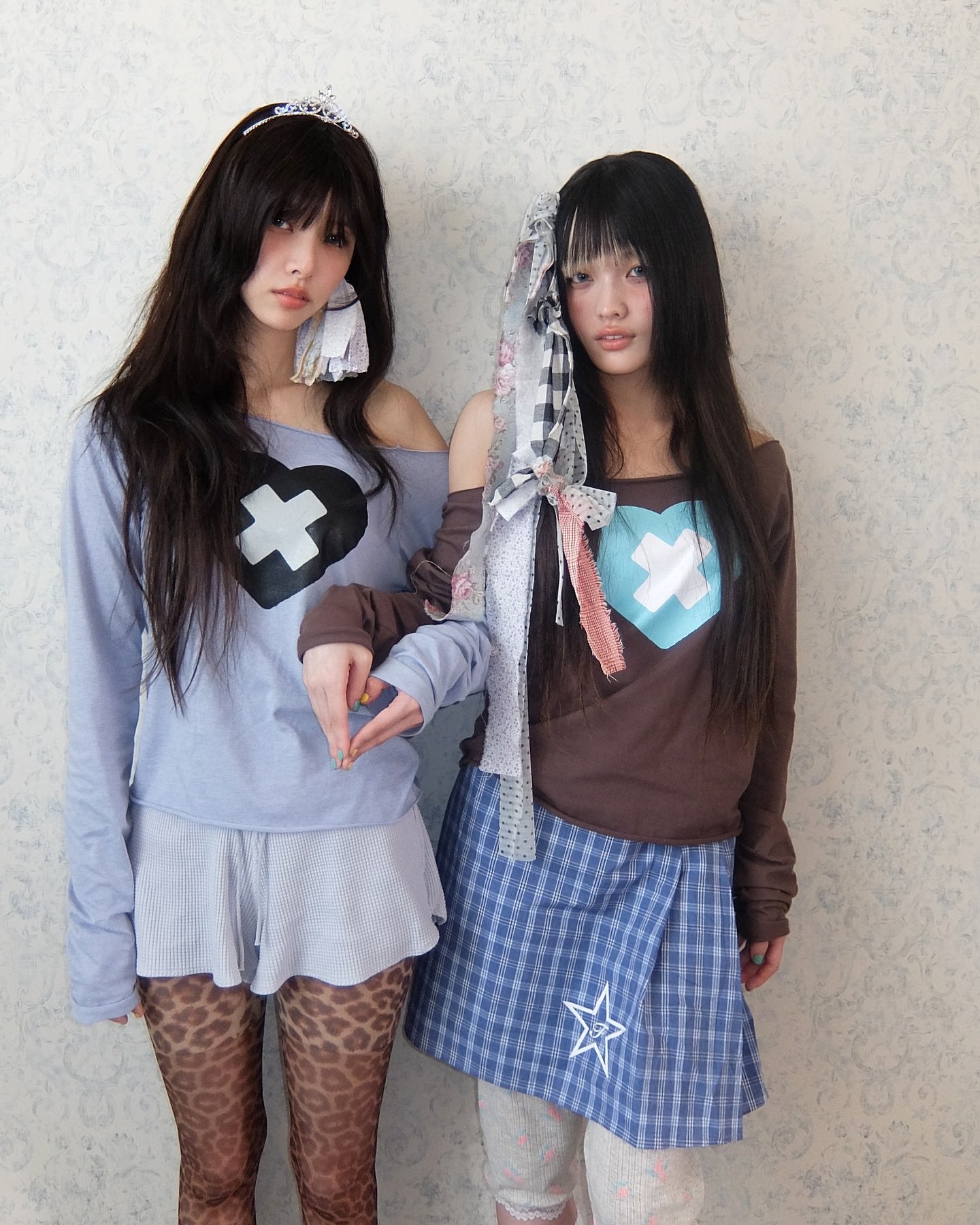 FAERIE CROSS HEART CUT OFF T SHIRT CREAM/PINK/BROWN [ILLIT WEARS]