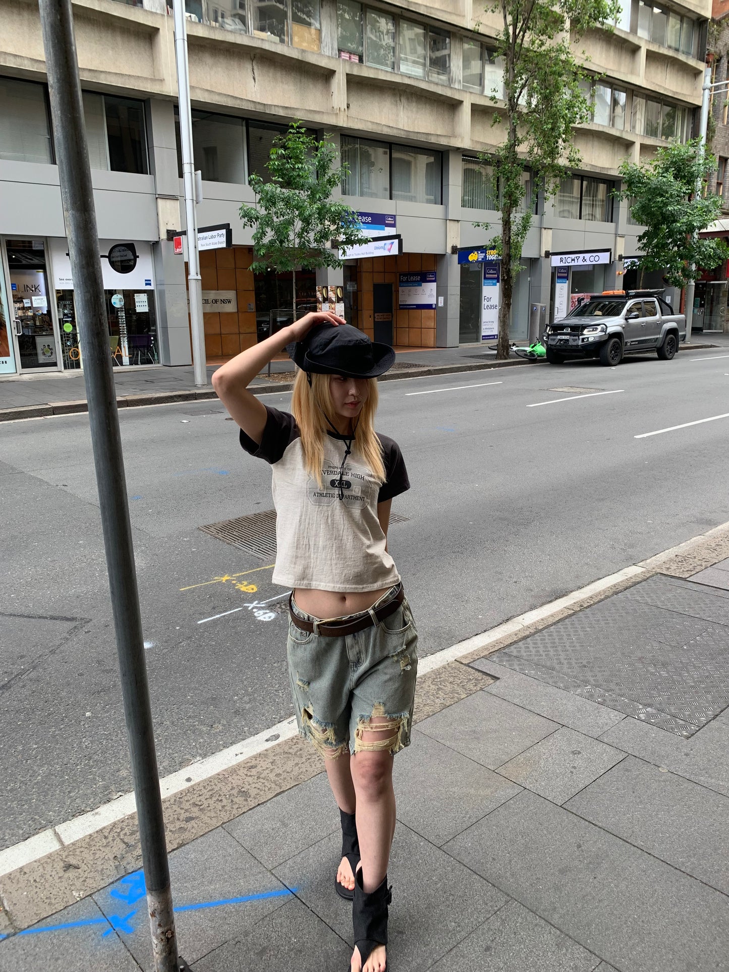 Vintage ripped bermuda jeans