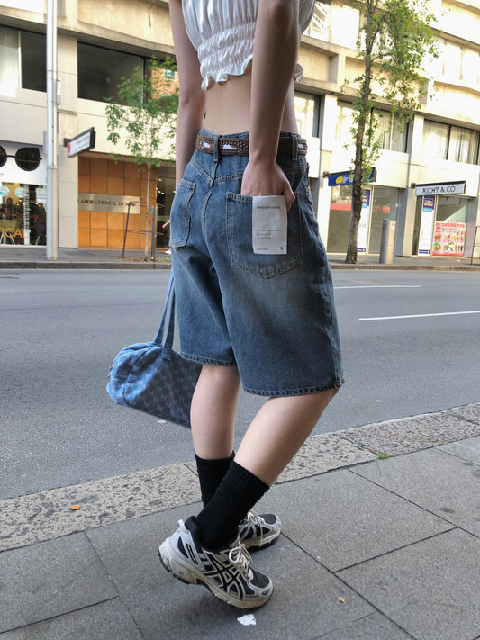 Old vintage bermuda jeans