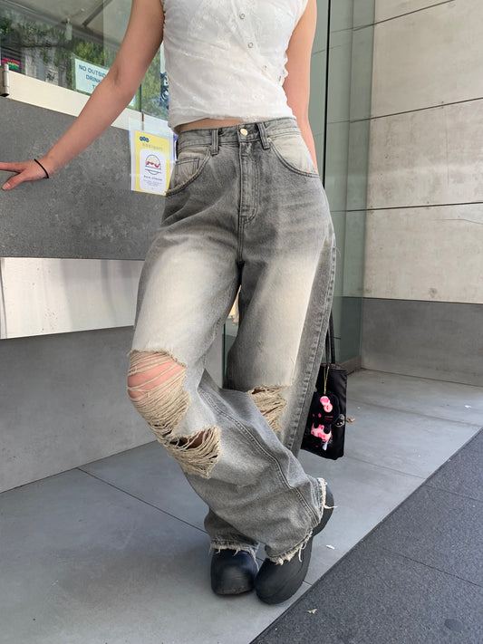 Light gray ripped jeans