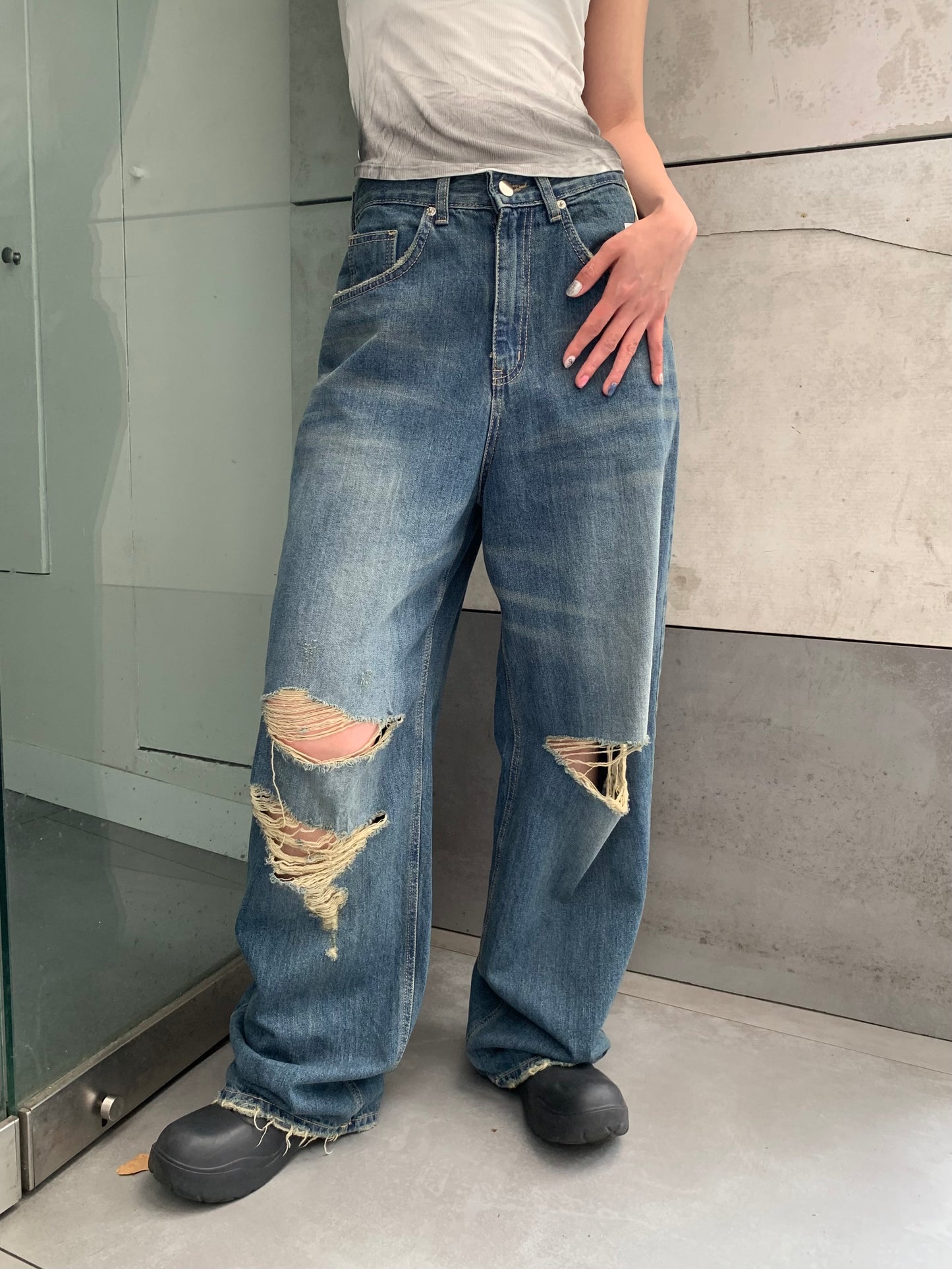 Vintage blue ripped jeans