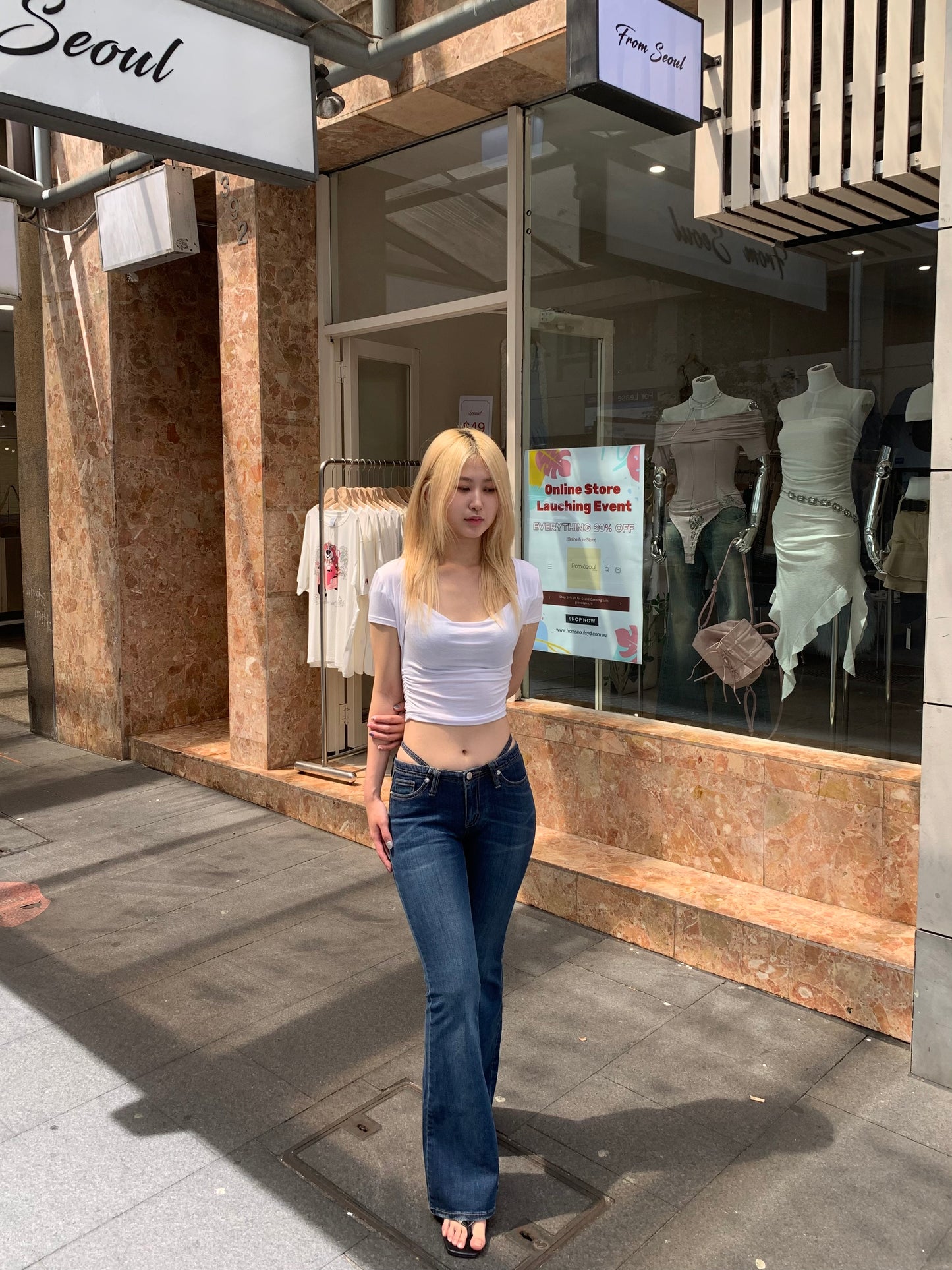 Strap low-waist jeans